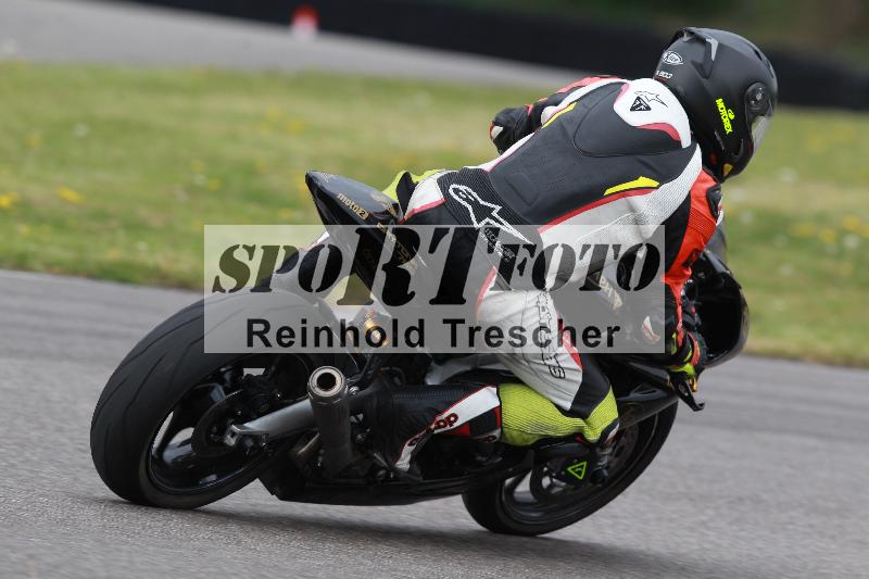 Archiv-2022/13 25.04.2022 Plüss Moto Sport ADR/Freies Fahren/backside